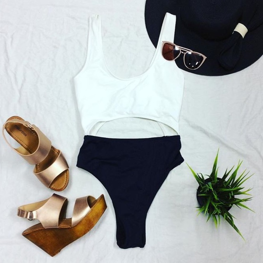 NWOT KENDALL AND KYLIE SWIMSUIT